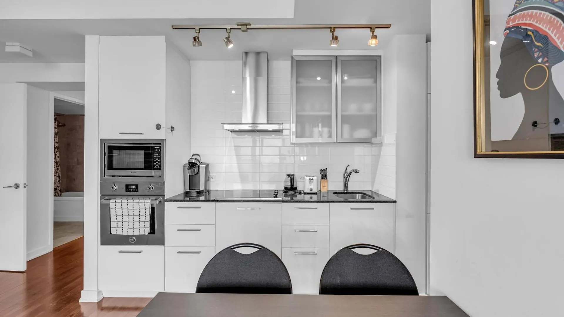 Elegant Rogers Center Suites With 1 Free Parking Toronto Apartment