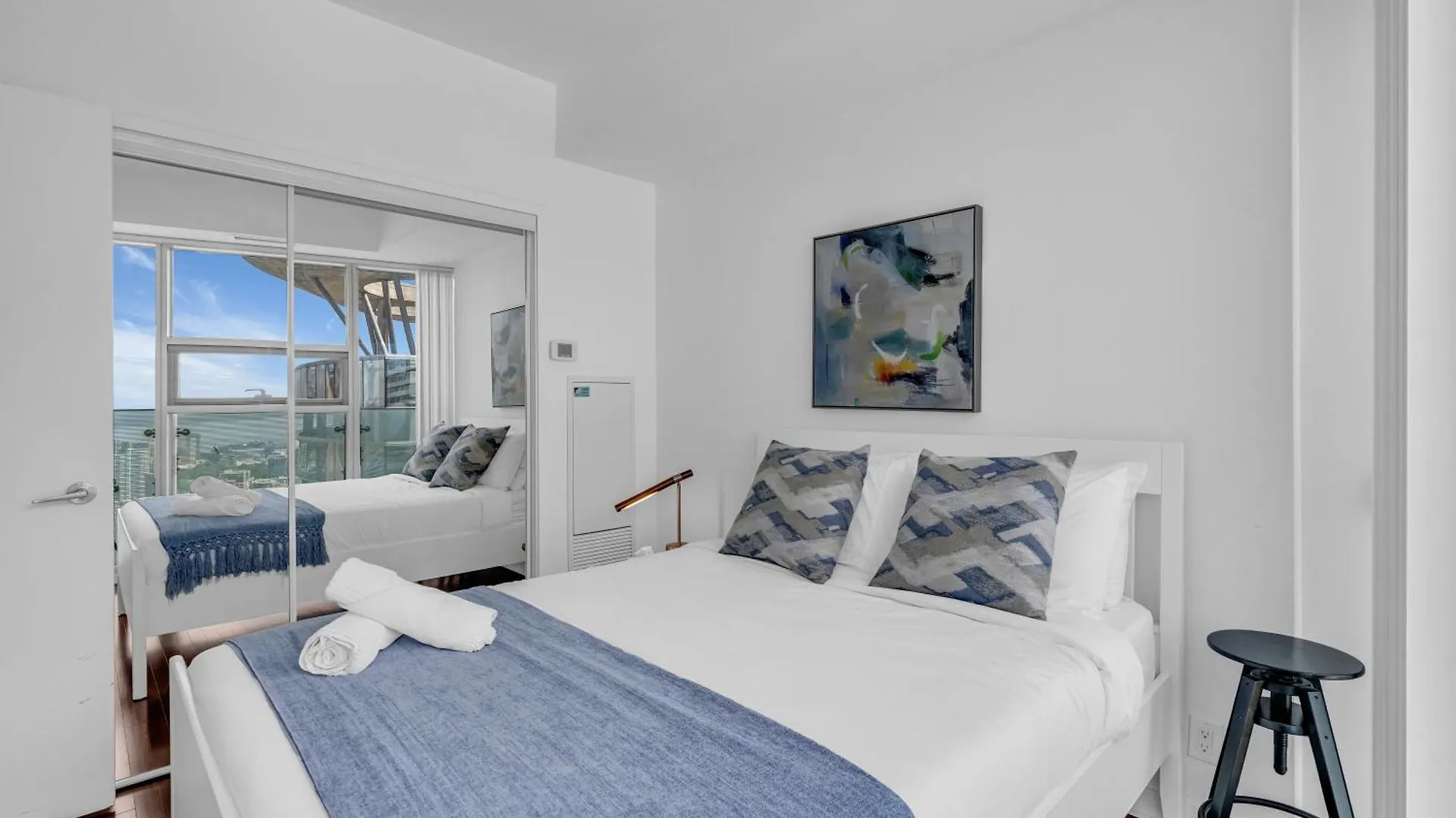 Elegant Rogers Center Suites With 1 Free Parking Toronto Apartment