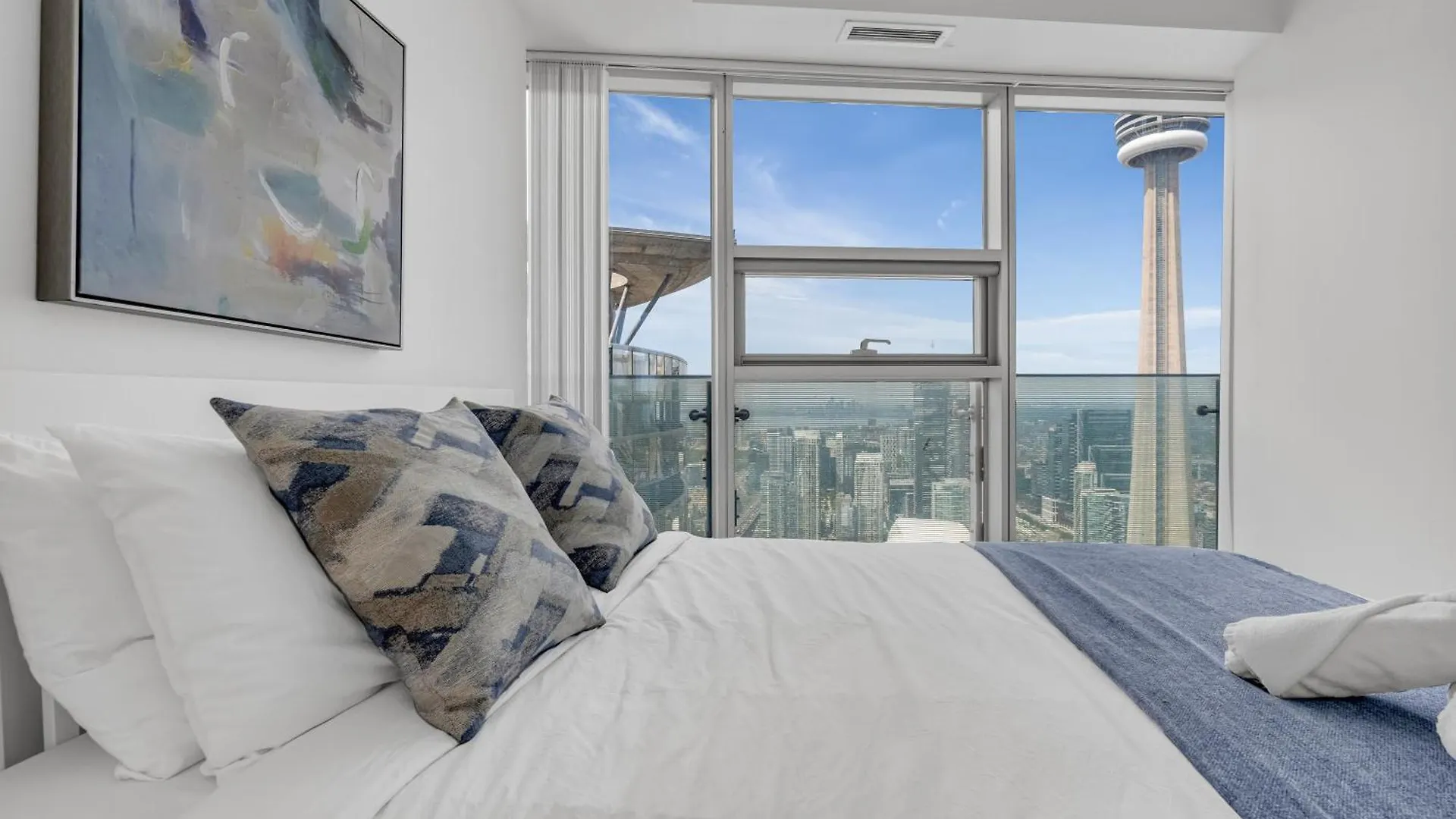 Elegant Rogers Center Suites With 1 Free Parking Toronto 0*,