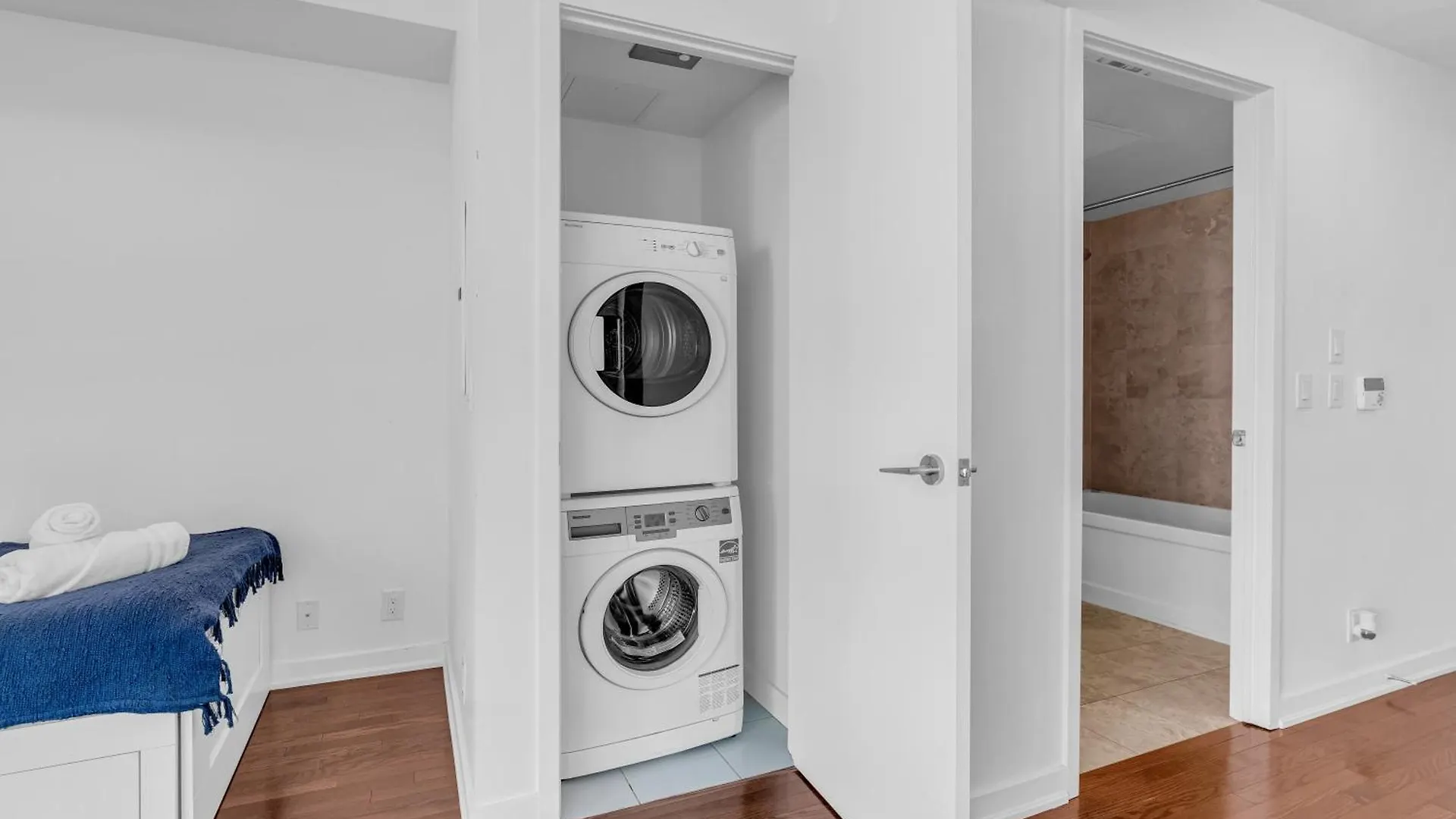 Elegant Rogers Center Suites With 1 Free Parking Toronto